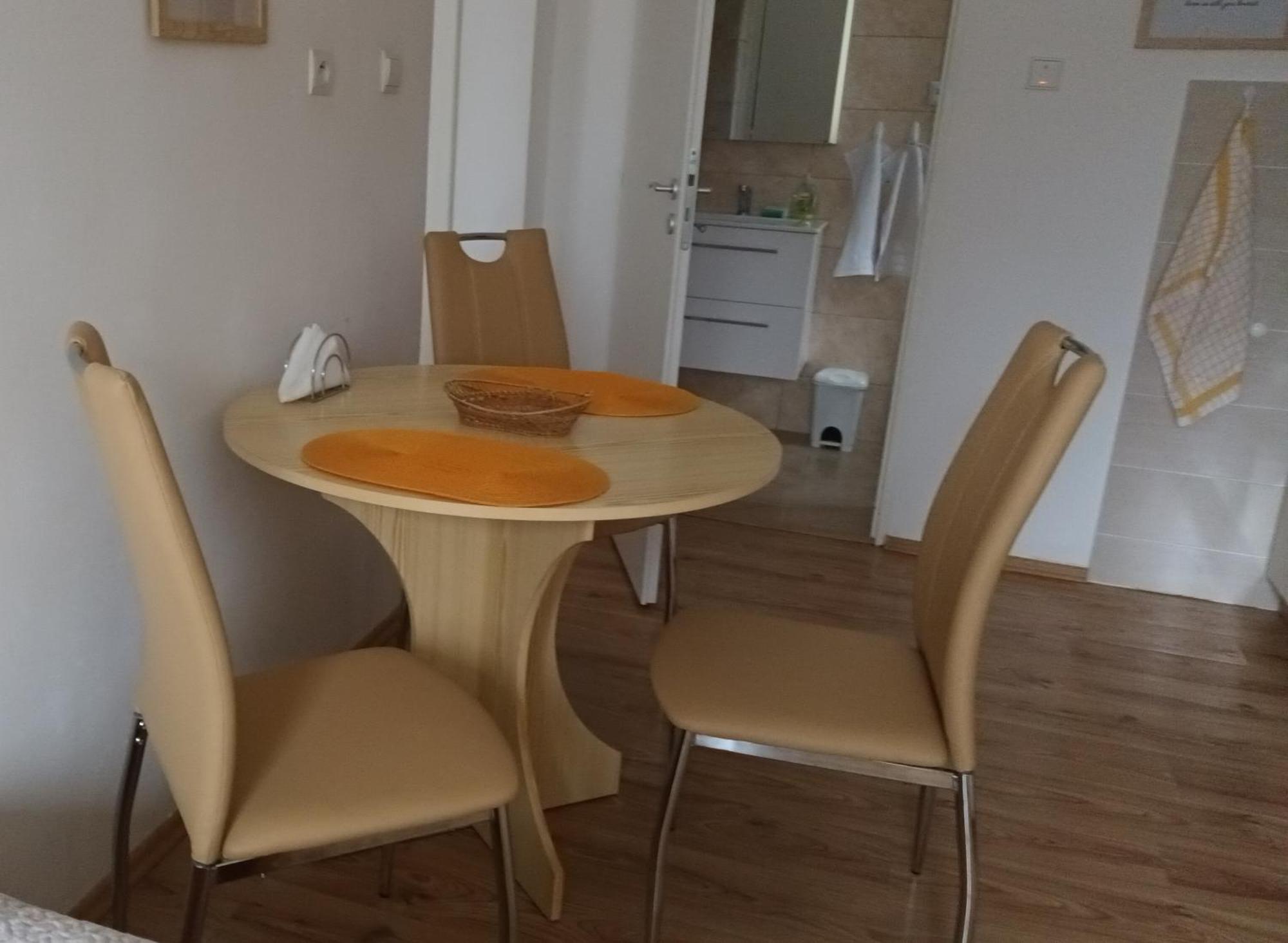Apartman Alena Karlovy Vary Ngoại thất bức ảnh
